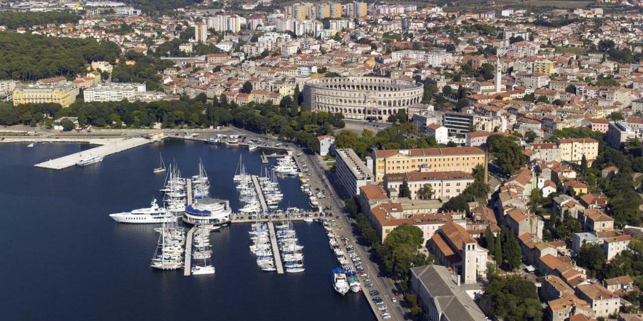 Luna Apartment Pula Exterior photo